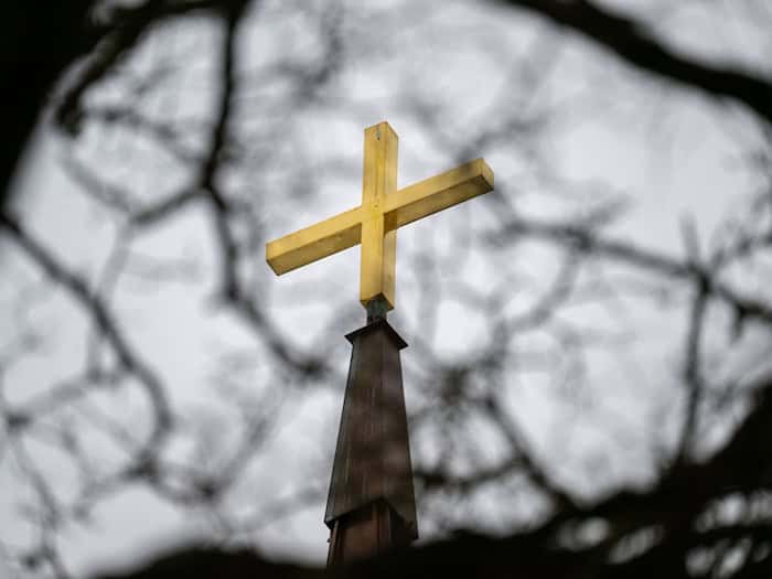 Das Landeskomitee der Katholiken in Bayern warnt vor einer Vereinnahmung des Christentums durch die AfD. (Symbolbild) / Foto: Pia Bayer/dpa/dpa-tmn