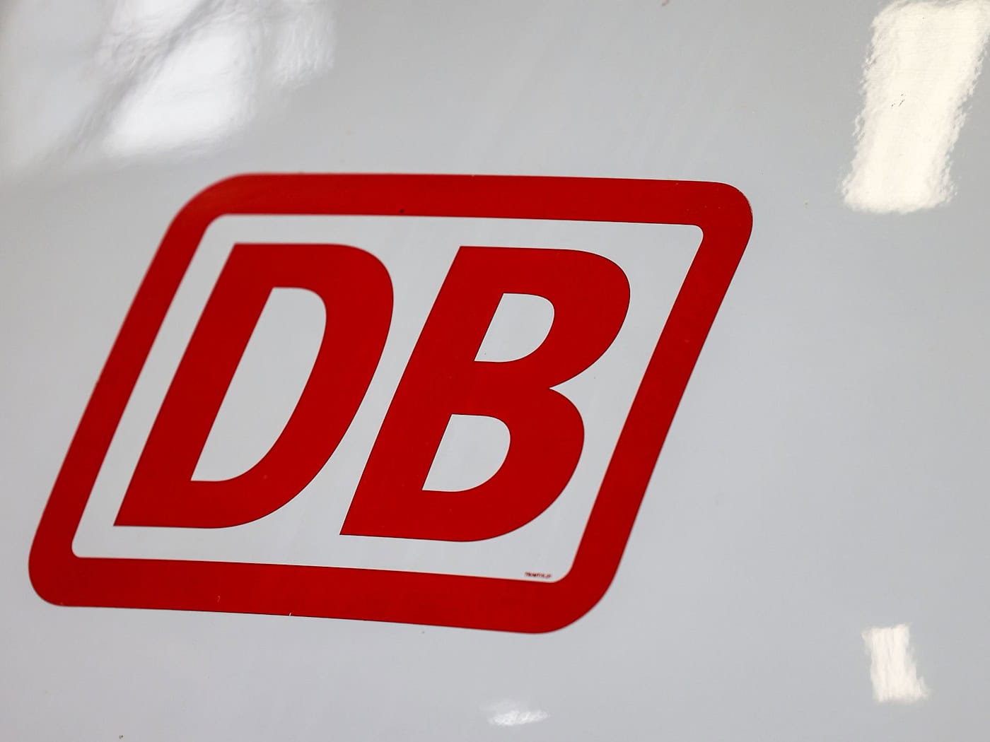 ICE in Sachsen-Anhalt nach Oberleitungsriss bei Lutherstadt-Wittenberg abgeschleppt