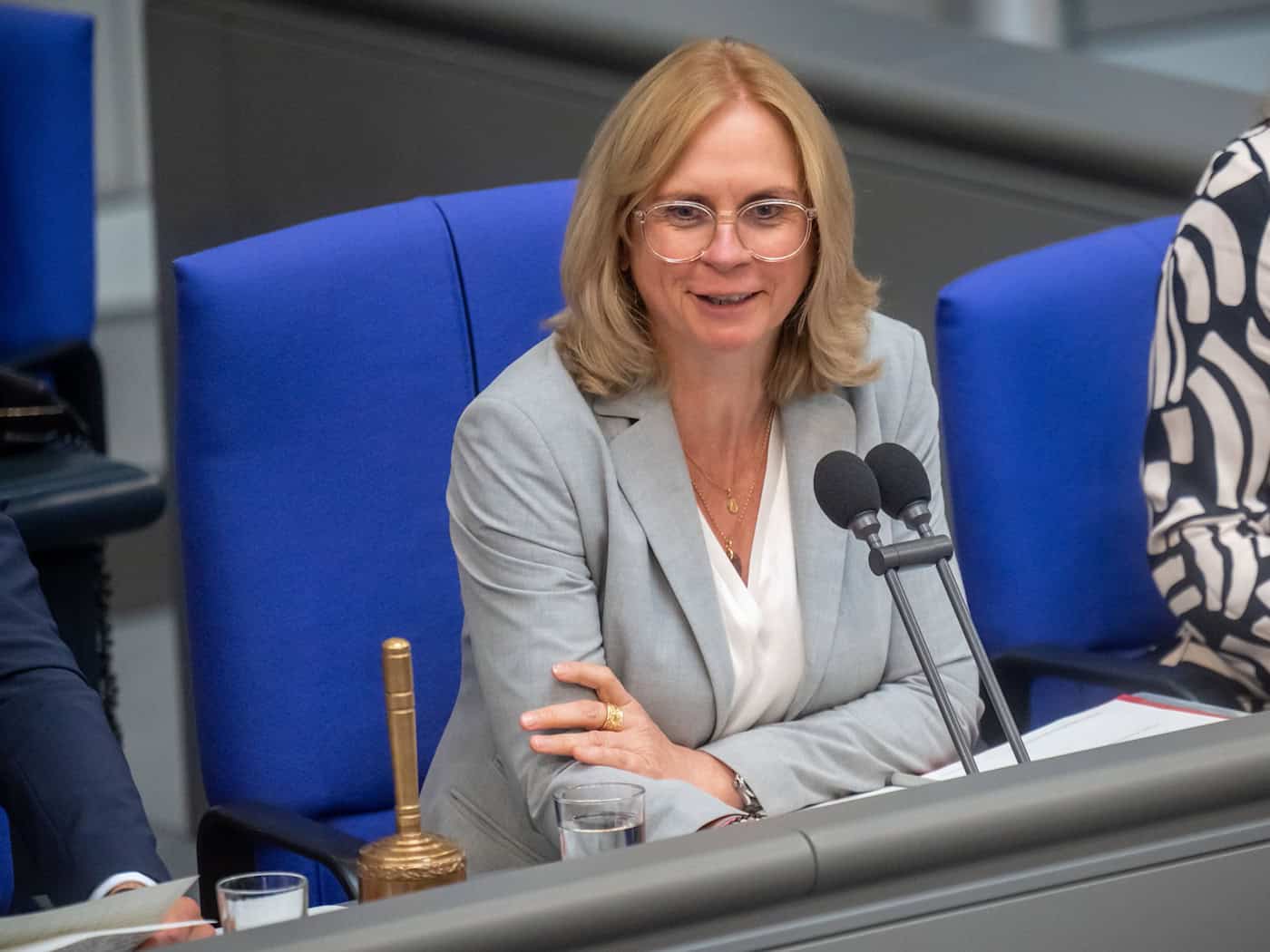 Bundestagsvizepräsidentin Andrea Lindholz kann sich ein Wahlrecht ab 16 Jahren vorstellen. (Archivbild) / Foto: Michael Kappeler/dpa