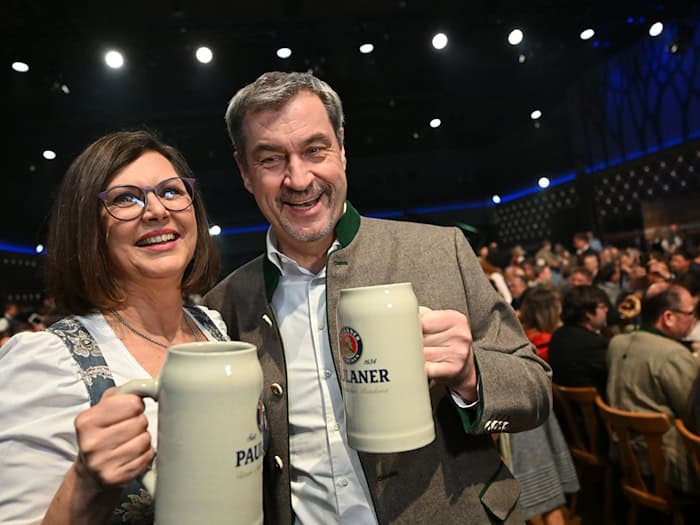 Nicht nur Parteifreunde loben Ilse Aigner für ihre Bürgernähe. (Archivbild)  / Foto: Peter Kneffel/dpa