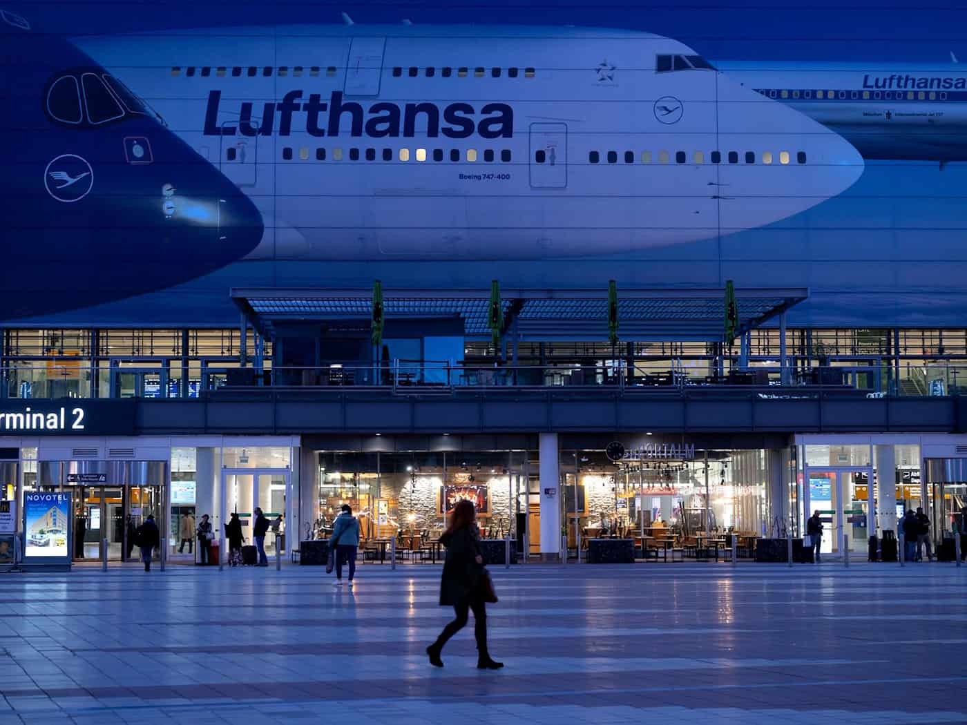 Zum Ende der Osterreisewelle ist das Kabinenpersonal der Lufthansa in einen Streik getreten, der zu hunderten Flugausfällen führt.  / Foto: Sven Hoppe/dpa