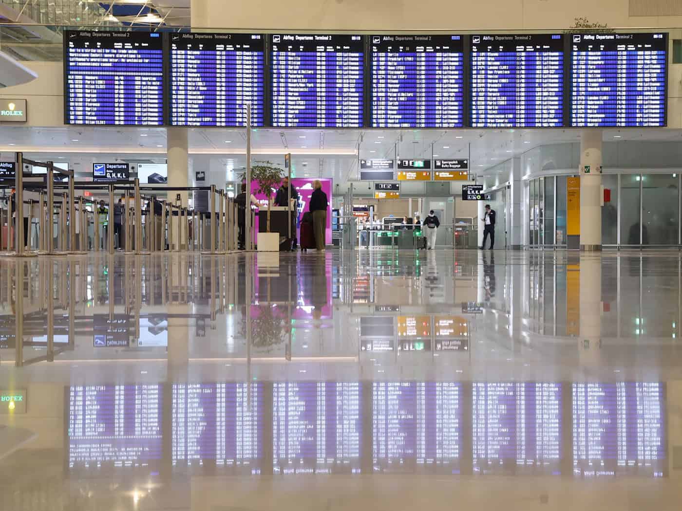 Nicht viel los in der Abflughalle des Terminal 2. / Foto: Karl-Josef Hildenbrand/dpa
