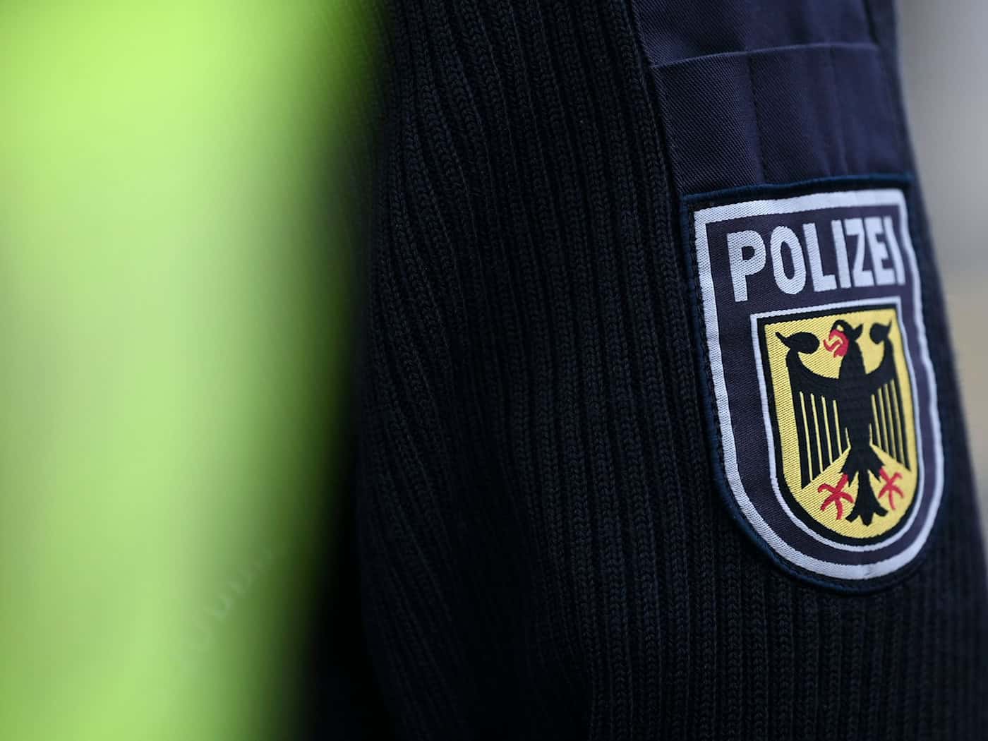 Der Polizist war privat in Uniform in dem Zug. (Symbolbild) / Foto: Katharina Kausche/dpa