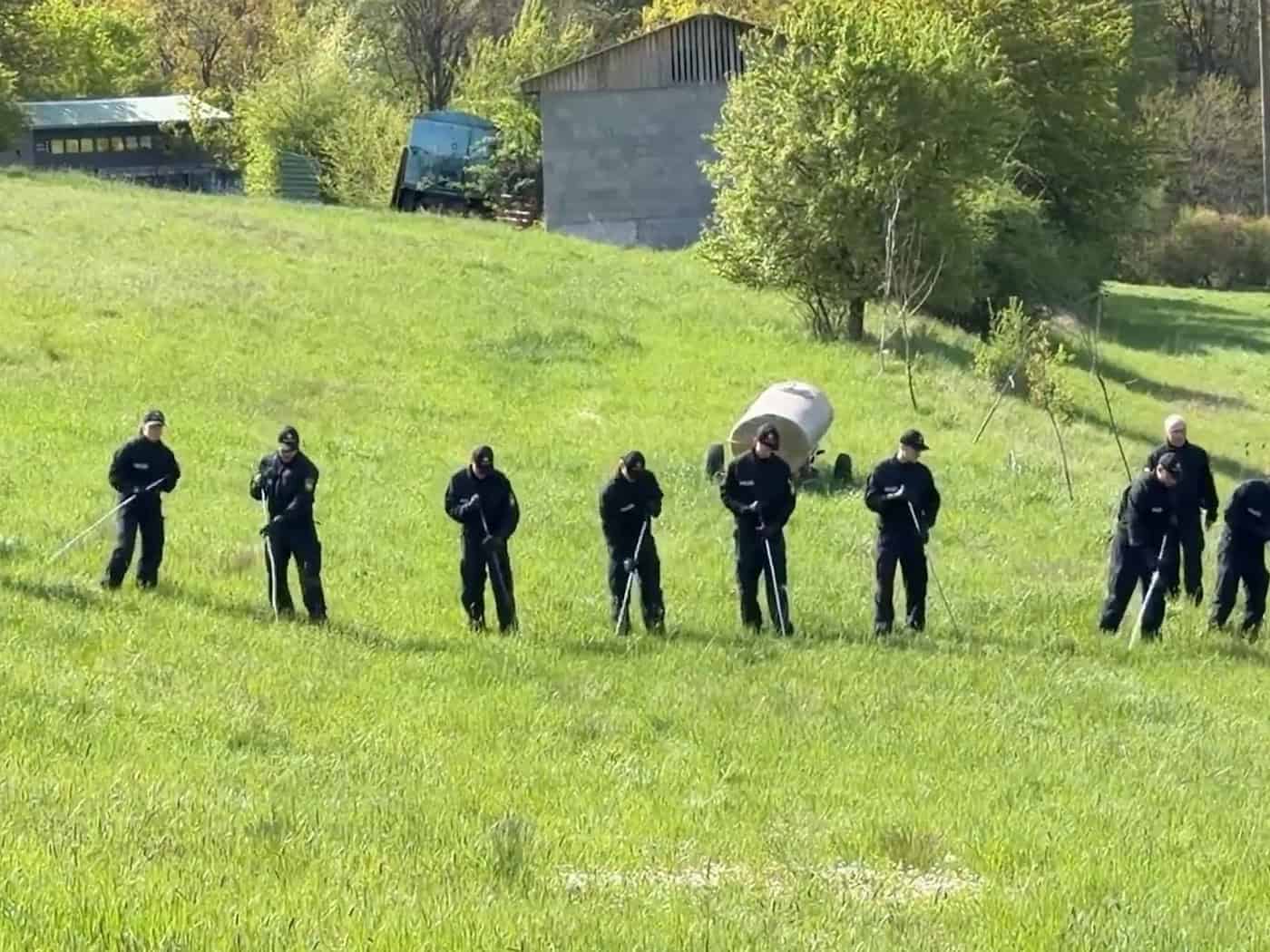 Die Polizisten suchen einen 18-Jährigen - und vermuten ein Gewaltverbrechen. (Archivbild) / Foto: Michaela Johannsen/dpa