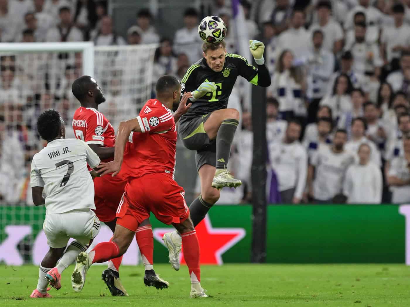 Mal wieder wird über ein DFB-Comeback von Manuel Neuer diskutiert. / Foto: Peter Kneffel/dpa