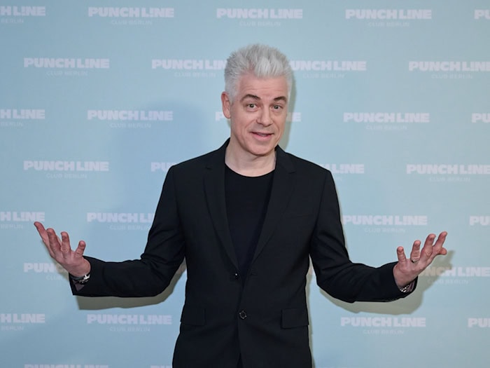 Comedian Mittermeier war über Jahre mit Schmerzen auf der Bühne. (Archivfoto)  / Foto: Annette Riedl/dpa