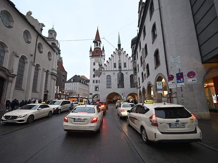 Auch die Tarifstruktur der Taxis sollte Thema im Kreisverwaltungsausschuss sein. (Symbolbild) / Foto: Felix Hörhager/dpa