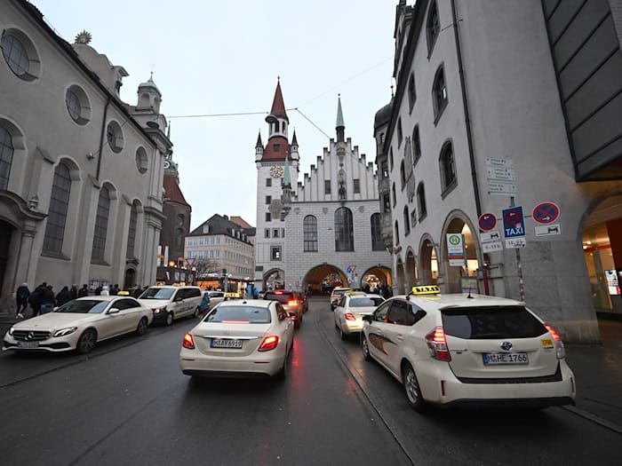 Auch die Tarifstruktur der Taxis soll Thema im Kreisverwaltungsausschuss sein. (Symbolbild) / Foto: Felix Hörhager/dpa