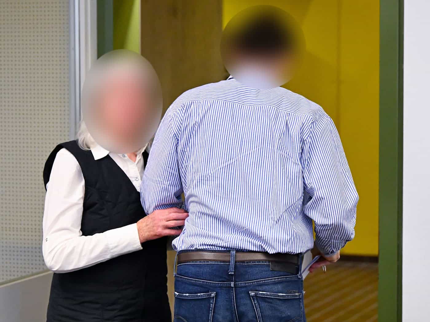 Ein heute 42-Jähriger und seine Eltern sollen im Prozess gegen den Waffenhändler falsch ausgesagt haben. / Foto: --/dpa