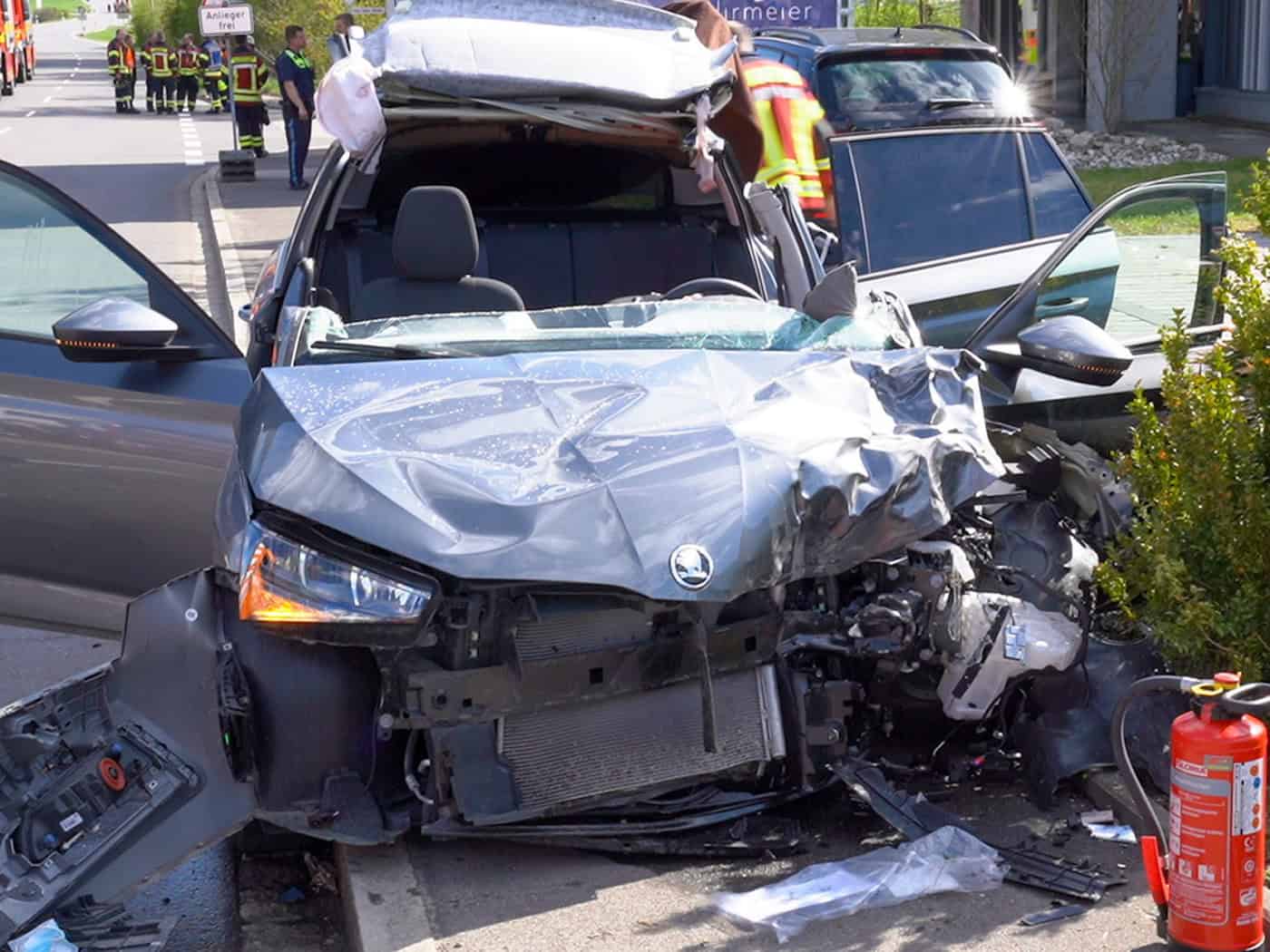 Lange Zeit reanimieren Rettungskräfte eine Zweijährige, dann kommt sie mit lebensgefährlichen Verletzungen ins Krankenhaus.  / Foto: Malte Tiedemann/NEWS5/dpa