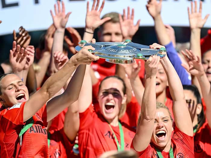 Gewohntes Bild: Die Bayern-Fußballerinnen stehen kurz vor der nächsten Meisterschaft. (Archivbild) / Foto: Harry Langer/dpa