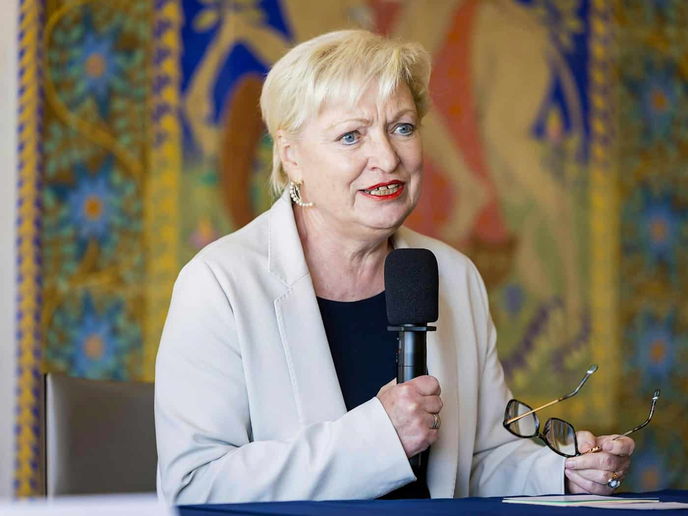 Die neue Festivalchefin telefonierte bereits mit Jelinek und Handke.  / Foto: Christian Leopold/Neumayr Fotografie/APA/dpa