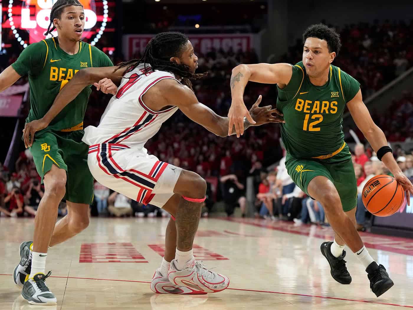 Alba-Neuzugang Michael Rataj (r.) war zuletzt in den USA für die Baylor University im Einsatz (Archivbild) / Foto: Karen Warren/FR172172 AP/AP/dpa
