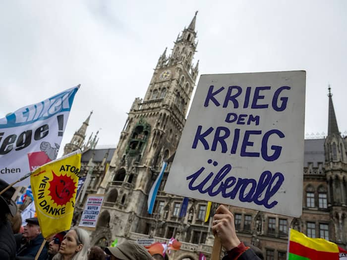 Ostermärsche in Bayern: Hunderte demonstrieren für Frieden