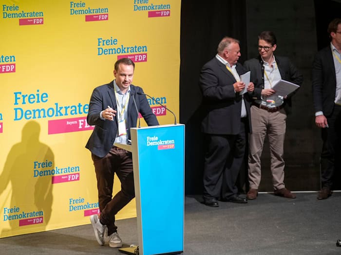 Der neue FDP-Landesvorsitzende Matthias Fischbach. / Foto: Stefan Puchner/dpa