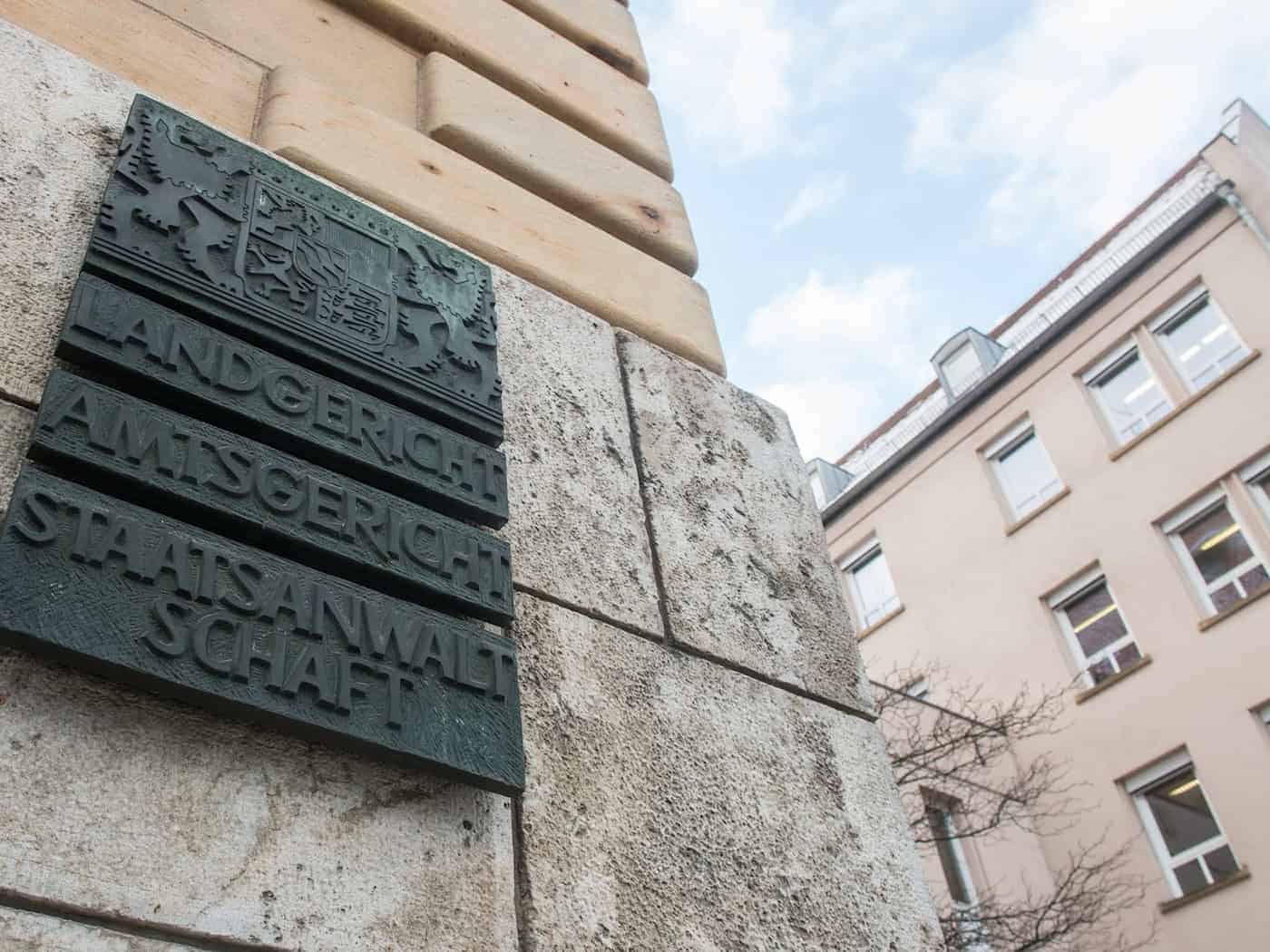 Wegen Misshandlung von behinderten Menschen in einem Wohnheim muss sich in Regensburg ein Pfleger vor Gericht verantworten. (Symbolbild) / Foto: Armin Weigel/dpa