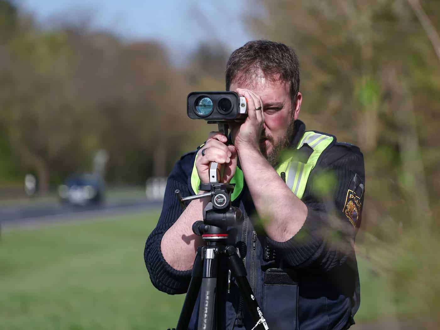 Beim Blitzmarathon werden rund 1.570 Messstellen auf Autobahnen, auf Bundes-, Land- und Kreisstraßen sowie innerorts installiert. / Foto: Daniel Löb/dpa