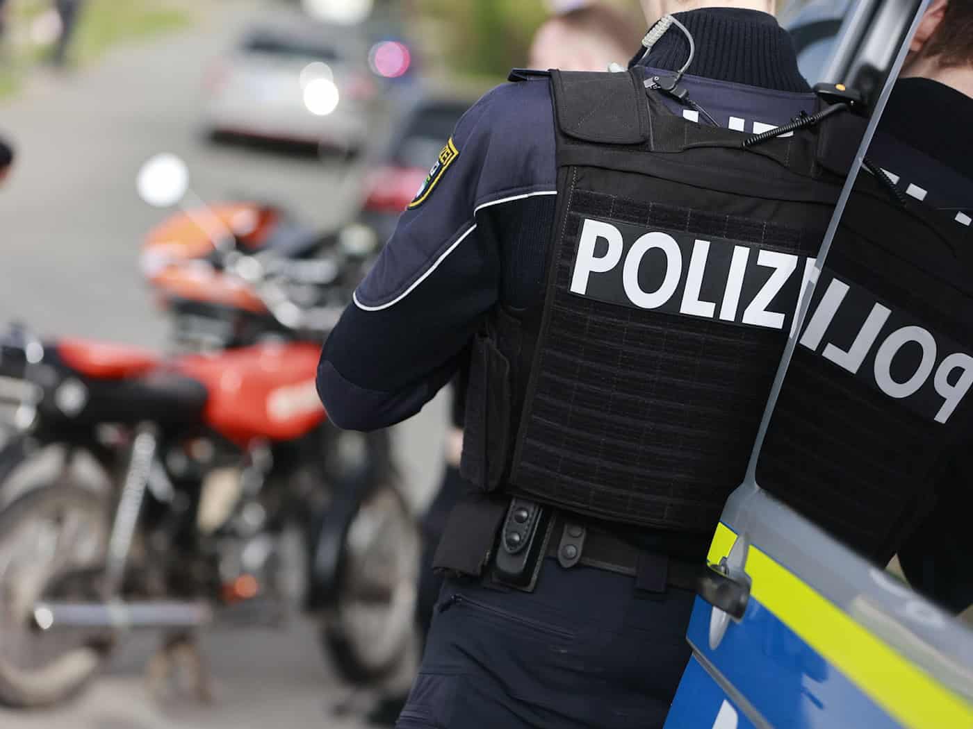 Einen Tag widmete sich die Polizei im Schwerpunkt der Kontrolle von Zweiradfahrern - das Ergebnis zeigt, auch hier werden im Verkehr viel zu oft die Regeln gebrochen. Oft mit schlimmen Folgen. (Illustration) / Foto: Matthias Bein/dpa