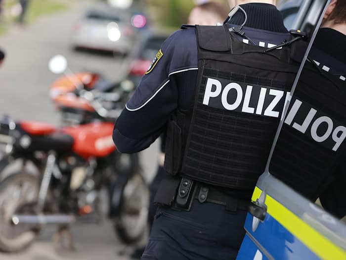 Einen Tag widmete sich die Polizei im Schwerpunkt der Kontrolle von Zweiradfahrern - das Ergebnis zeigt, auch hier werden im Verkehr viel zu oft die Regeln gebrochen. Oft mit schlimmen Folgen. (Illustration) / Foto: Matthias Bein/dpa