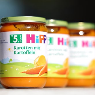 Die Polizei in Österreich sucht nach einem möglicherweise mit Gift verseuchtem zweiten Glas mit Babynahrung. (Symbolbild) / Foto: Tobias Steinmaurer/APA/dpa