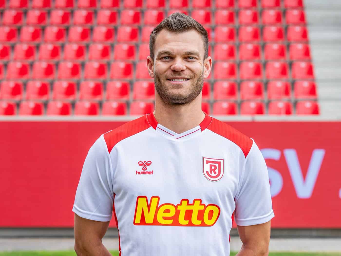 Benedikt Saller bleibt Jahn Regensburg erhalten. (Archivbild) / Foto: Armin Weigel/dpa