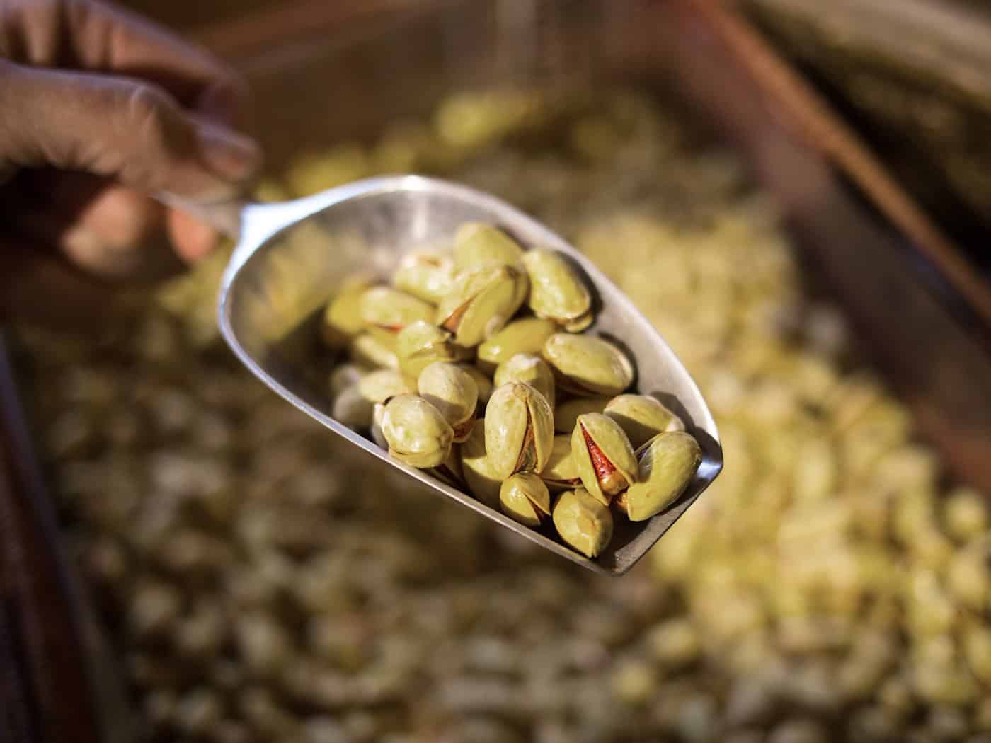 Aus Pistazien wird eine beliebte Creme gemacht. (Symbolbild) / Foto: Christian Charisius/dpa/dpa-tmn