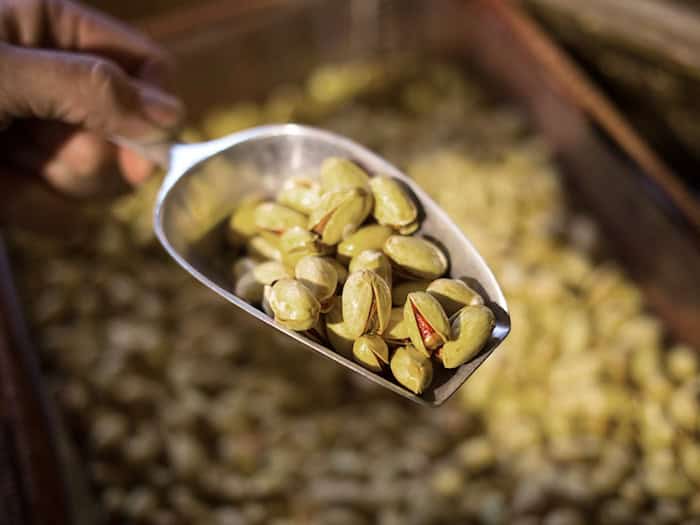 Aus Pistazien wird eine beliebte Creme gemacht. (Symbolbild) / Foto: Christian Charisius/dpa/dpa-tmn