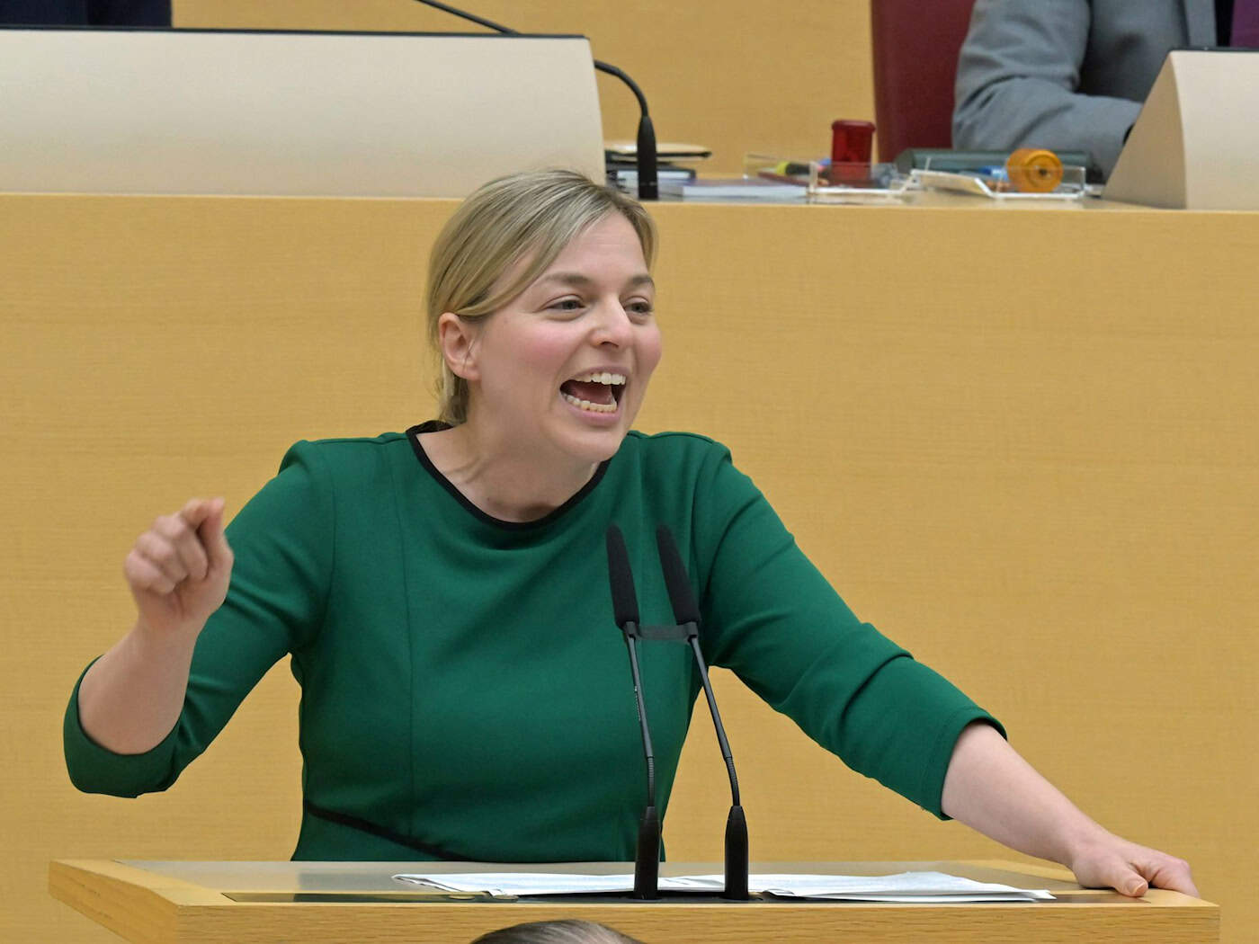 Katharina Schulze greift mit klaren Forderungen in die Debatte um eine Social-Media-Altersgrenze ein. (Archivbild) / Foto: Malin Wunderlich/dpa