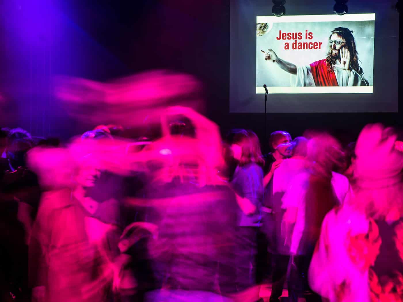 Wie 2023 in Stuttgart sind auch in diesem Jahr wieder Protest-Tanzevents geplant.(Symbolbild). / Foto: Christoph Schmidt/dpa