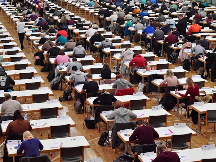 Bayern: Rund 25.000 Azubis beginnen schriftliche Abschlussprüfungen – 9.000 technisch folgen am 5. Mai