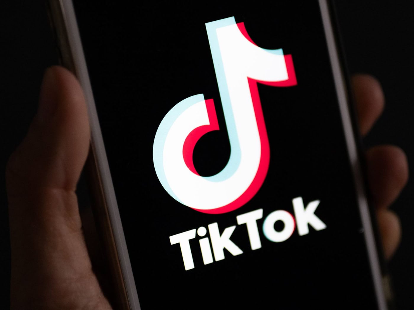Eine Glatzen-Challenge auf Tiktok eskaliert in Prügelei. (Symbolbild) / Foto: Monika Skolimowska/dpa