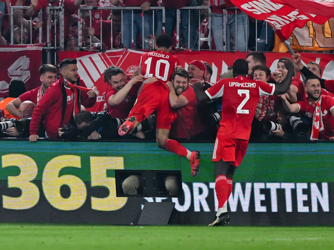 Bayern München ist von der UEFA mit einer saftigen Geldstrafe belegt worden. (Archivbild) / Foto: Sven Hoppe/dpa