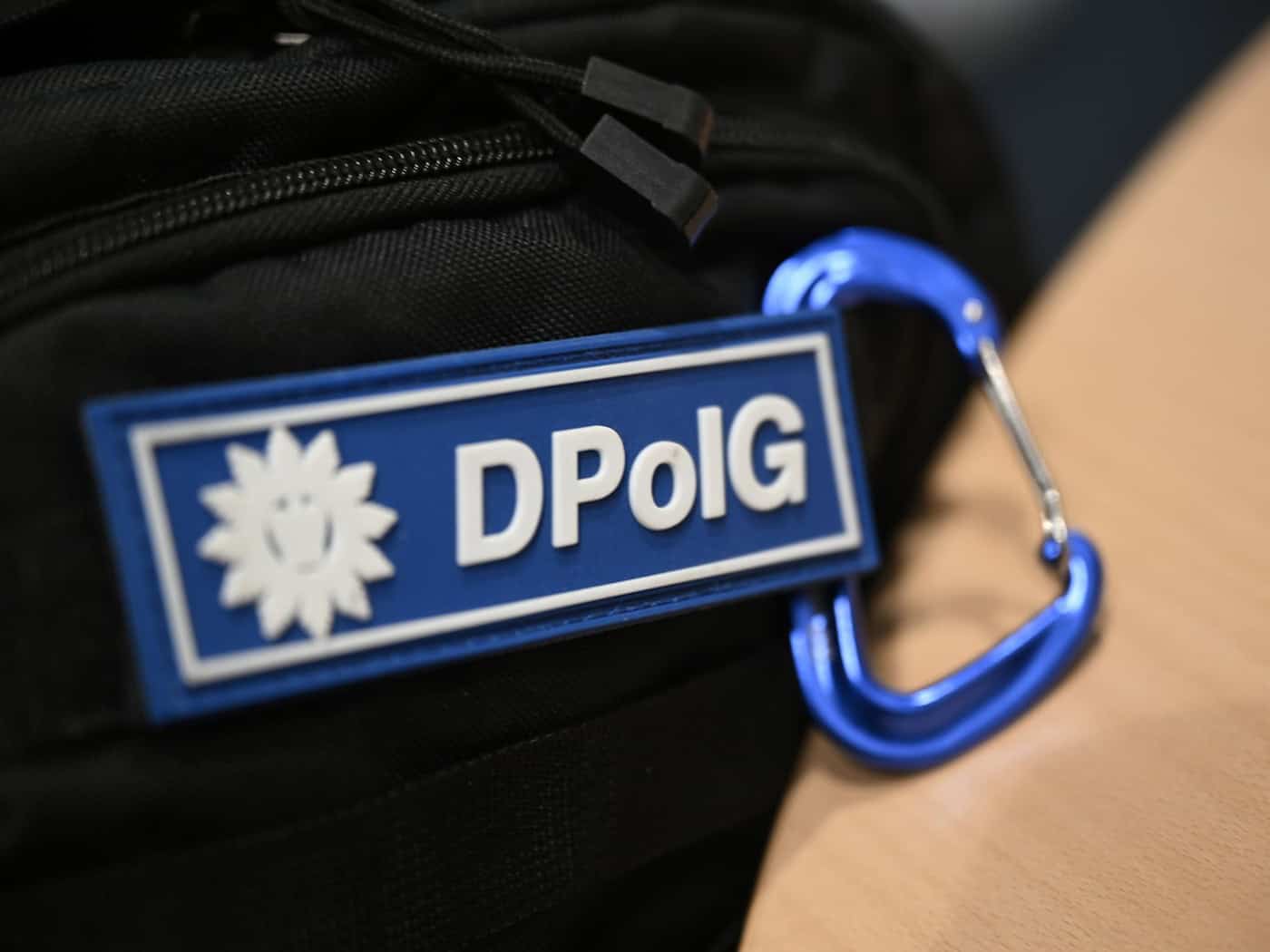 Fenster am Gebäude der Deutschen Polizeigewerkschaft wurden eingeschlagen. (Symbolbild)  / Foto: Marijan Murat/dpa