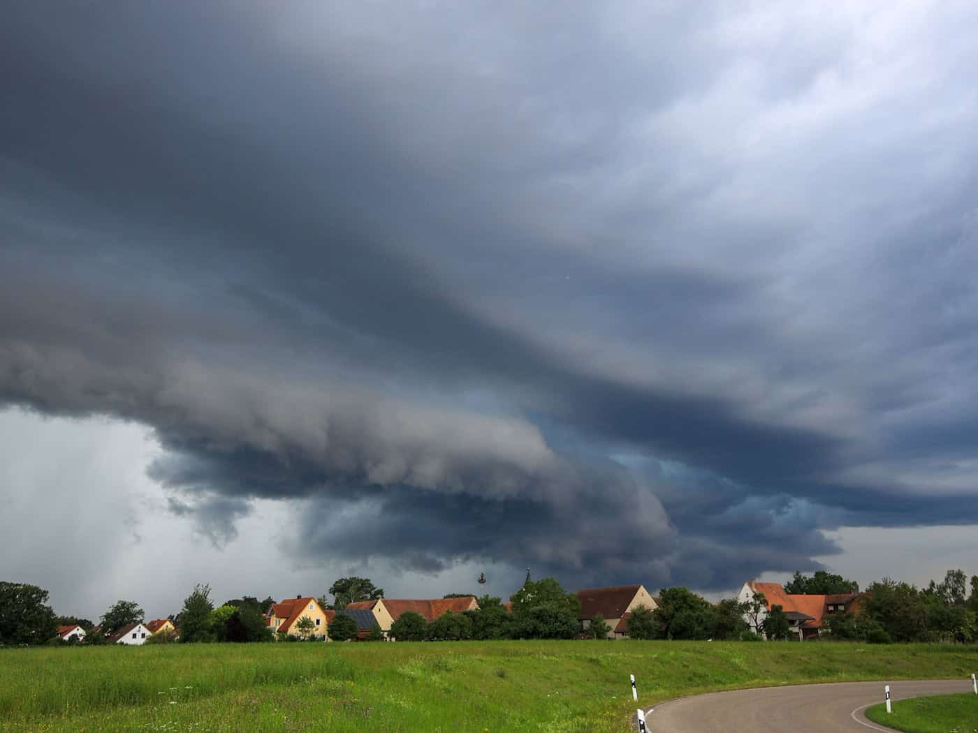Ein Unwetter im Augst 2024 in der Nähe von Wolfratshausen in Oberbayern. (Archiv)  / Foto: Alexander Wolf/onw-images/dpa