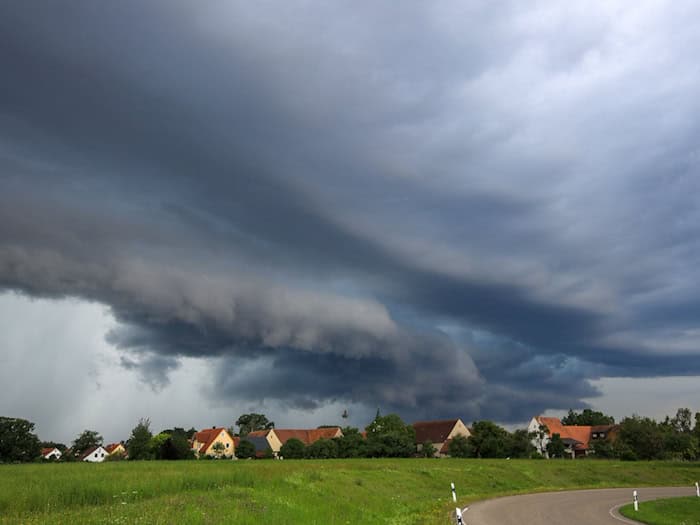 Ein Unwetter im Augst 2024 in der Nähe von Wolfratshausen in Oberbayern. (Archiv)  / Foto: Alexander Wolf/onw-images/dpa