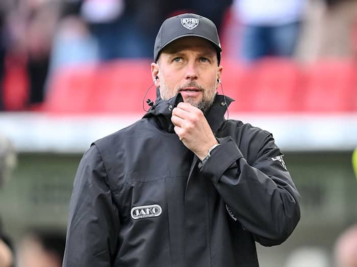 Sebastian Hoeneß und der VfB treten am Sonntag beim FC Bayern an. (Archivbild) / Foto: Harry Langer/dpa