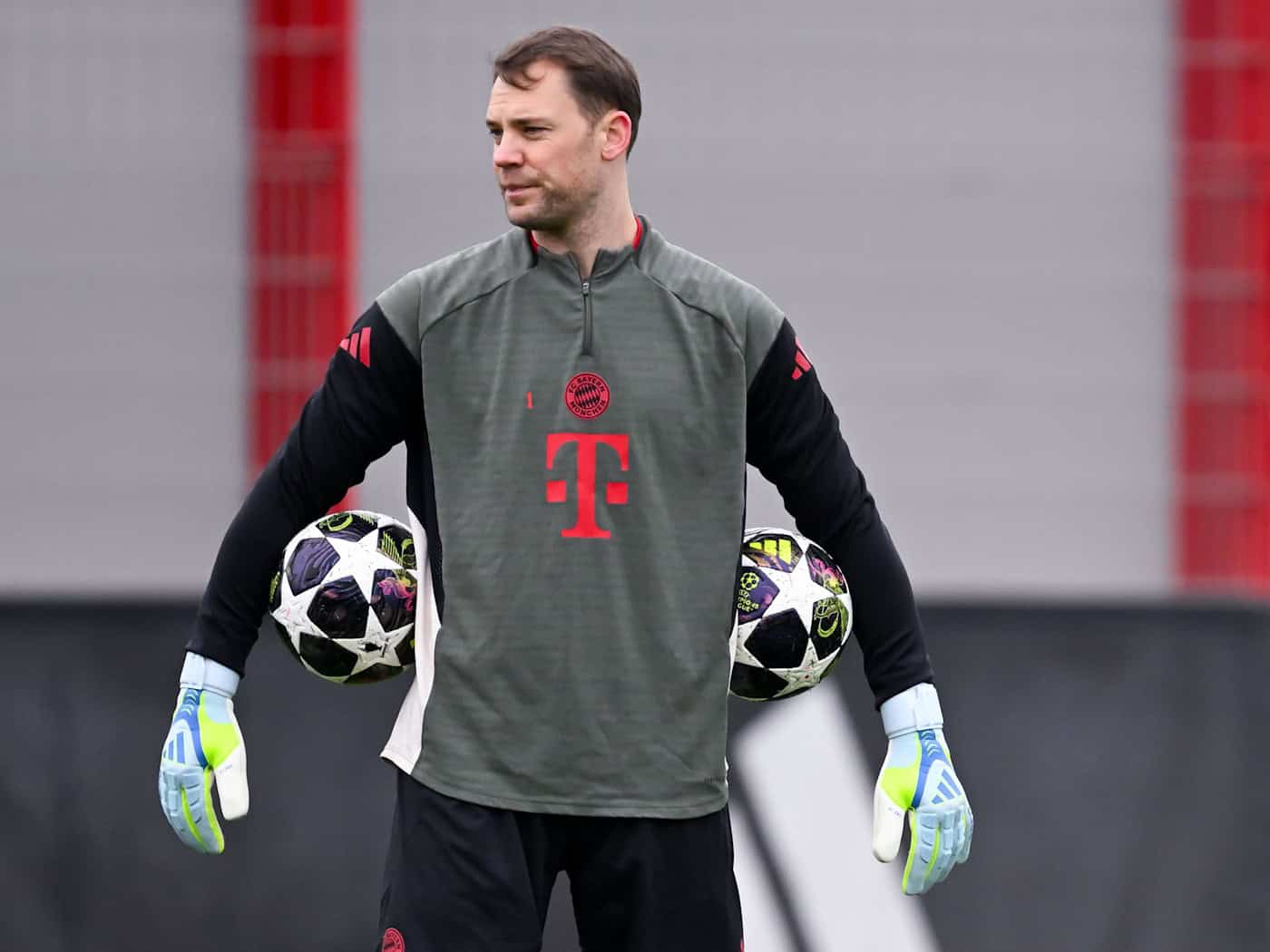 Manuel Neuer ist einer von vier Bayern-Profis, die von einer möglichen Gelb-Sperre im Halbfinal-Hinspiel bedroht sind. / Foto: Sven Hoppe/dpa