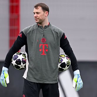 Manuel Neuer ist einer von vier Bayern-Profis, die von einer möglichen Gelb-Sperre im Halbfinal-Hinspiel bedroht sind. / Foto: Sven Hoppe/dpa