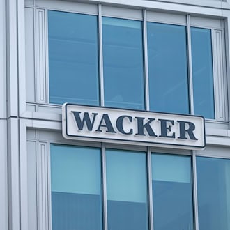 Das Wacker-Hauptgebäude in München. Der Chemiekonzern ist in der schwierigsten Lage seit Jahrzehnten. (Archivbild) / Foto: Peter Kneffel/dpa