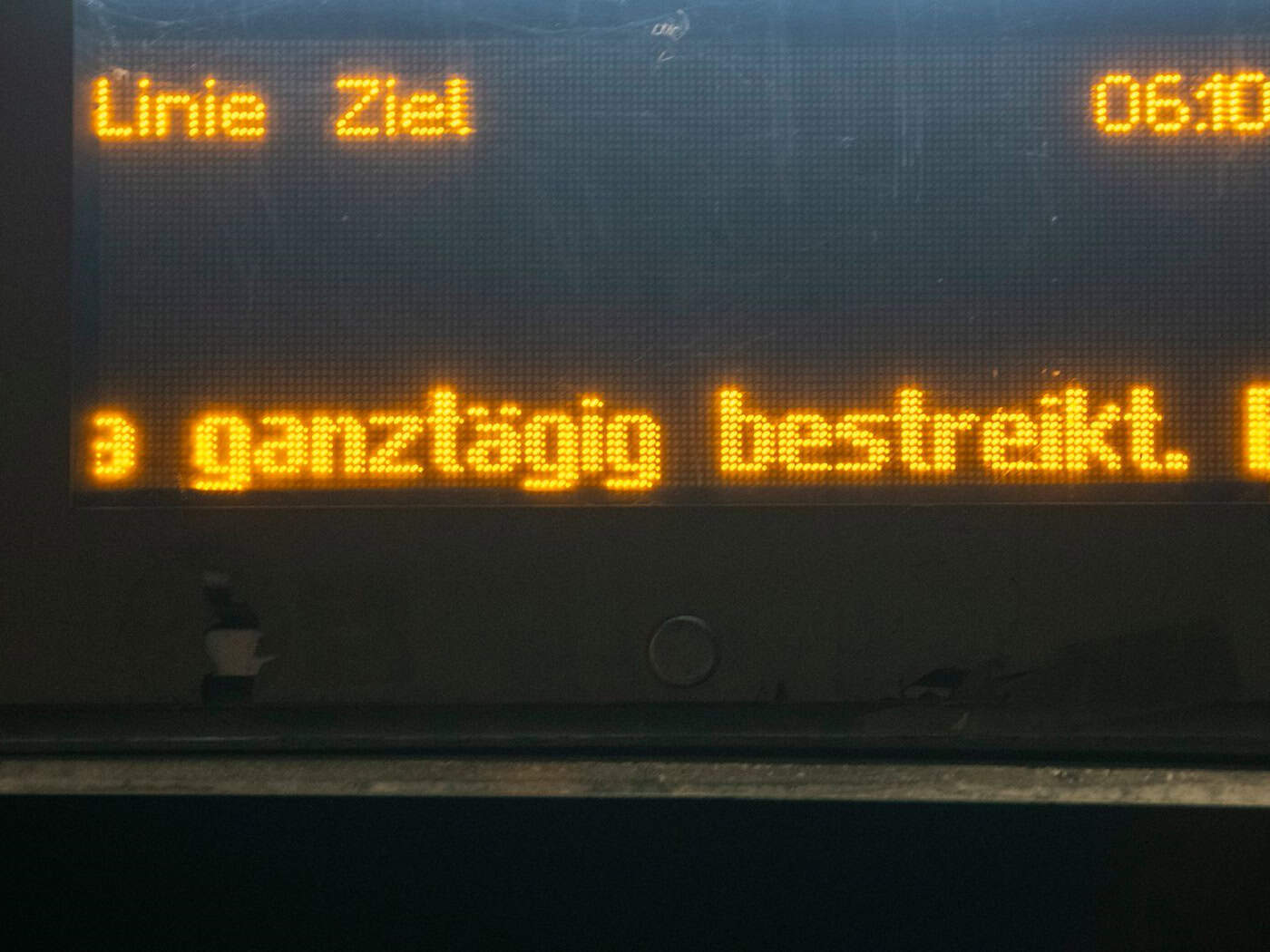 Nach Augsburg wird nun der öffentliche Nahverkehr in Nürnberg und Landshut bestreikt. (Archivbild) / Foto: Stefan Puchner/dpa