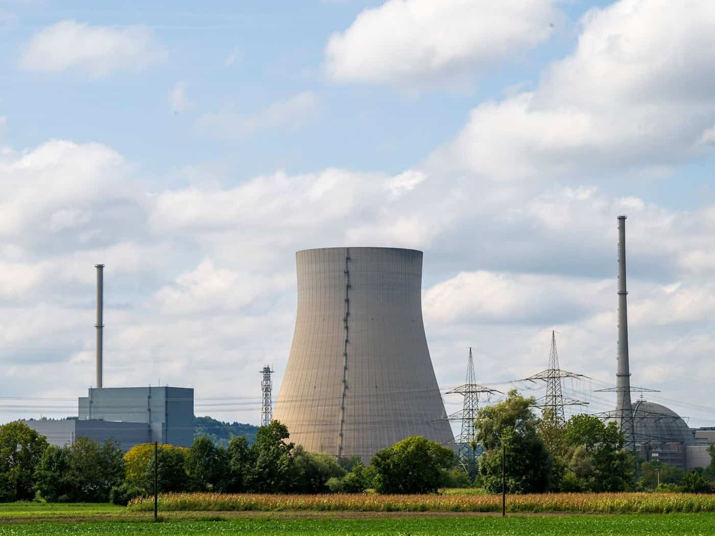 Das seit 2023 stillgelegte Kernkraftwerk Isar 2 befindet sich im Rückbau. (Archivbild) / Foto: Peter Kneffel/dpa