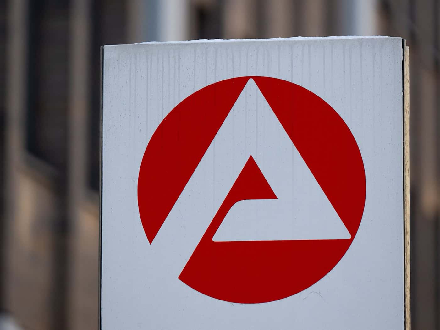 Statt einer kräftigen Frühjahrsbelebung weht nur ein laues Lüftchen auf dem bayerischen Arbeitsmarkt. (Archivbild) / Foto: Sven Hoppe/dpa