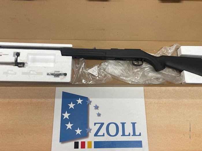 Der Zoll hat das gefundene Gewehr sichergestellt.  / Foto: Hauptzollamt Schweinfurt/dpa