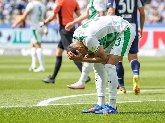 Maximilian Dietz droht mit Greuther Fürth der Abstieg in die 3. Liga.  / Foto: Andreas Gora/dpa