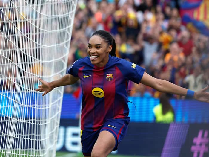  Salma Paralluelo jubelt früh für Barcelona gegen den FC Bayern.   / Foto: Joan Monfort/AP/dpa