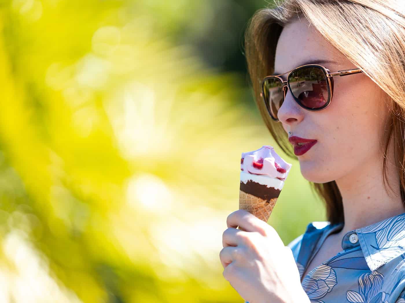 Temperaturen von teils über 31 Grad – perfektes Wetter für ein Eis. / Foto: Laszlo Pinter/dpa