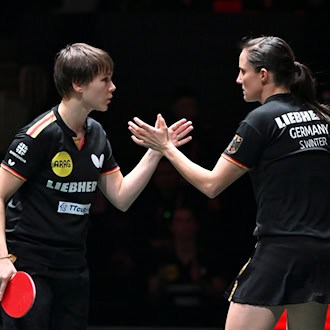 Nina Mittelham (l.) und Sabine Winter standen sich im Finale als Gegnerinnen gegenüber. (Archivbild) / Foto: Xu Bingjie/XinHua/dpa