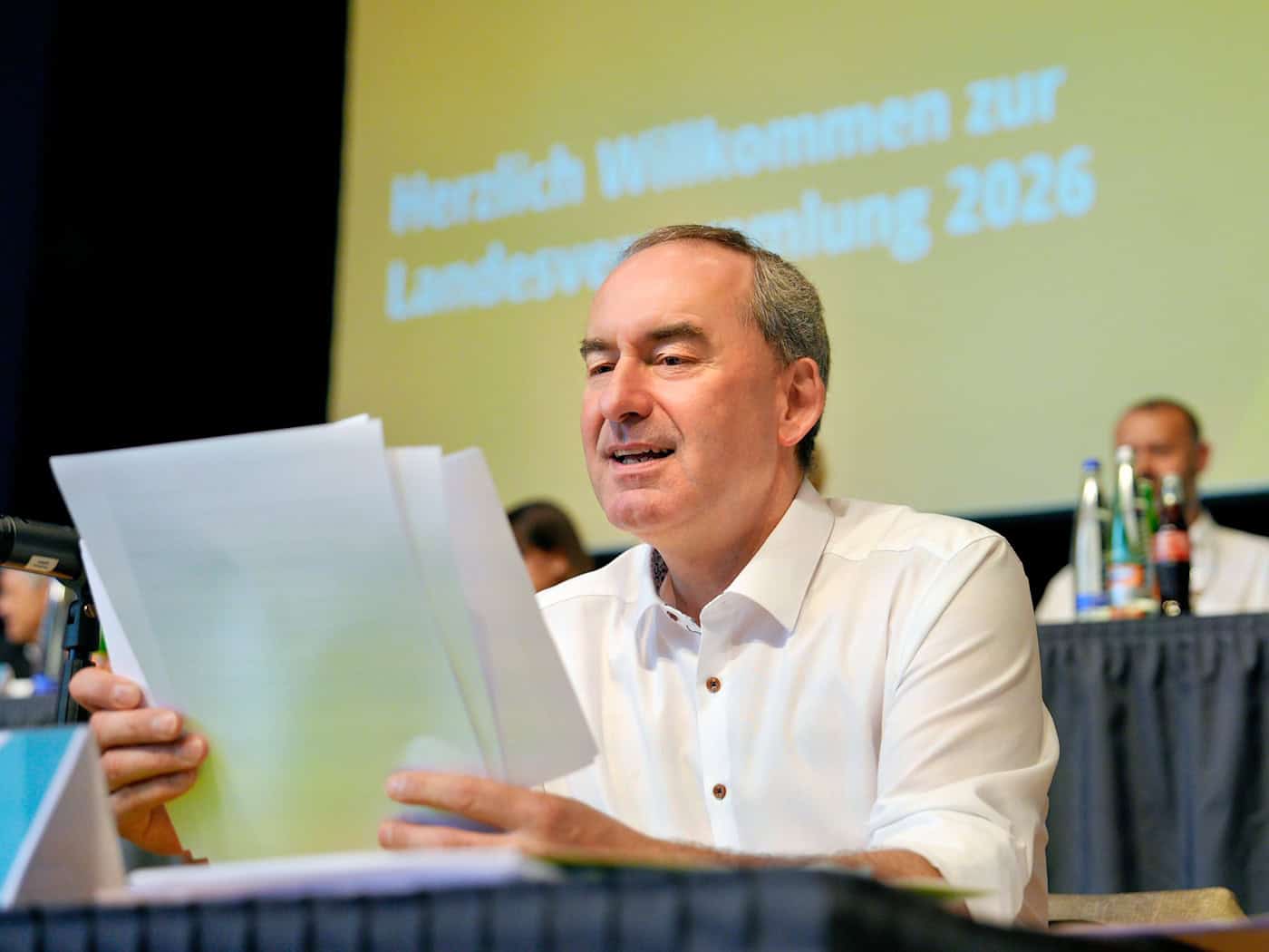 Freie-Wähler-Chef Aiwanger wirft der neuen Bundesregierung ein verlorenes Jahr vor.   / Foto: Uwe Lein/dpa