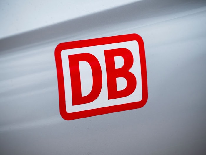 Bayernweit sind umfangreiche Sanierungsmaßnahmen der Bahn im Gang. Ab Ende Juni kommen weitere hinzu. (Symbolbild) / Foto: Daniel Vogl/dpa
