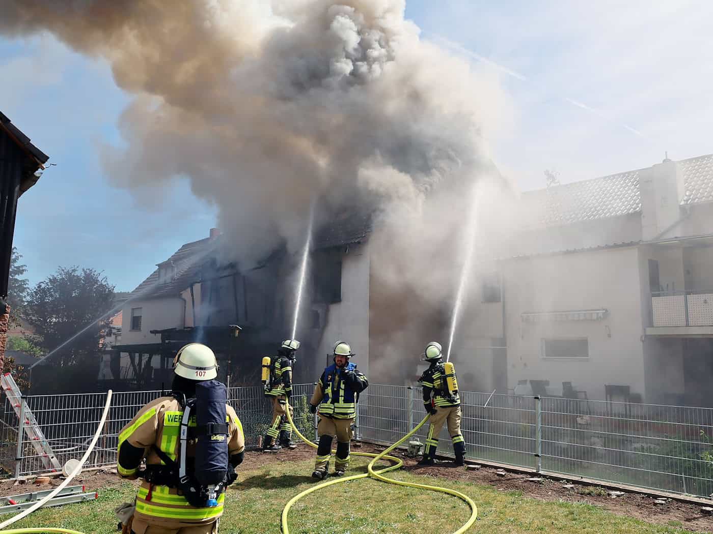 In Unterfranken ist ein Asylbewerberheim ausgebrannt, die Bewohner konnten sich retten. / Foto: Ralf Hettler/dpa